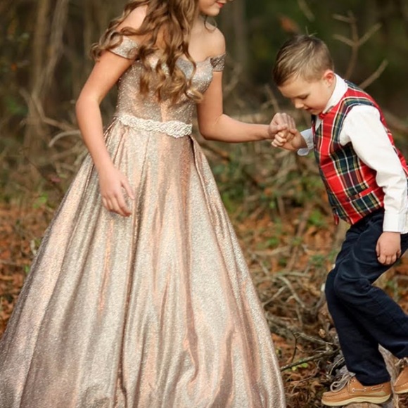 Jovani size 2 gold liquid sequins - Picture 6 of 6